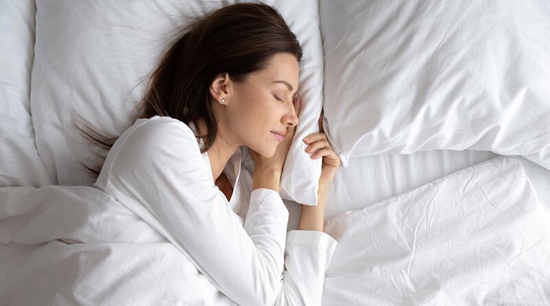 Говоріння уві сні пов’язане з недосипанням і може свідчити про проблеми зі здоров’ям
